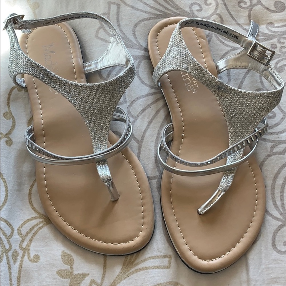 NWOT Madeline Stuart sandals